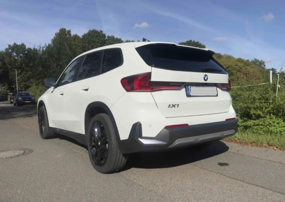 BMW IX1 2023