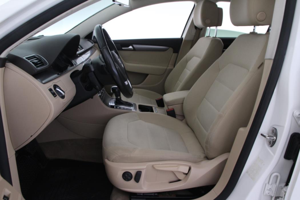 VOLKSWAGEN Passat 2012