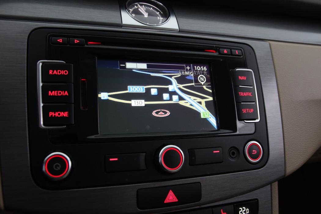 VOLKSWAGEN Passat 2012