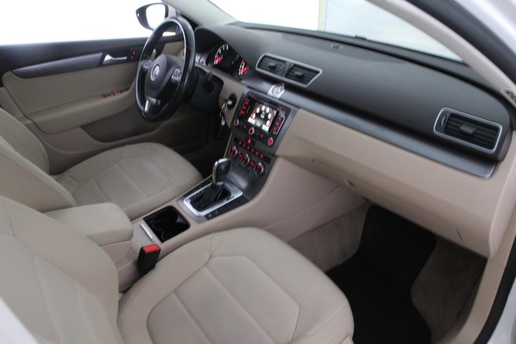 VOLKSWAGEN Passat 2012