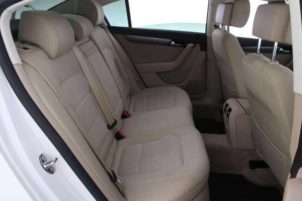 VOLKSWAGEN Passat 2012