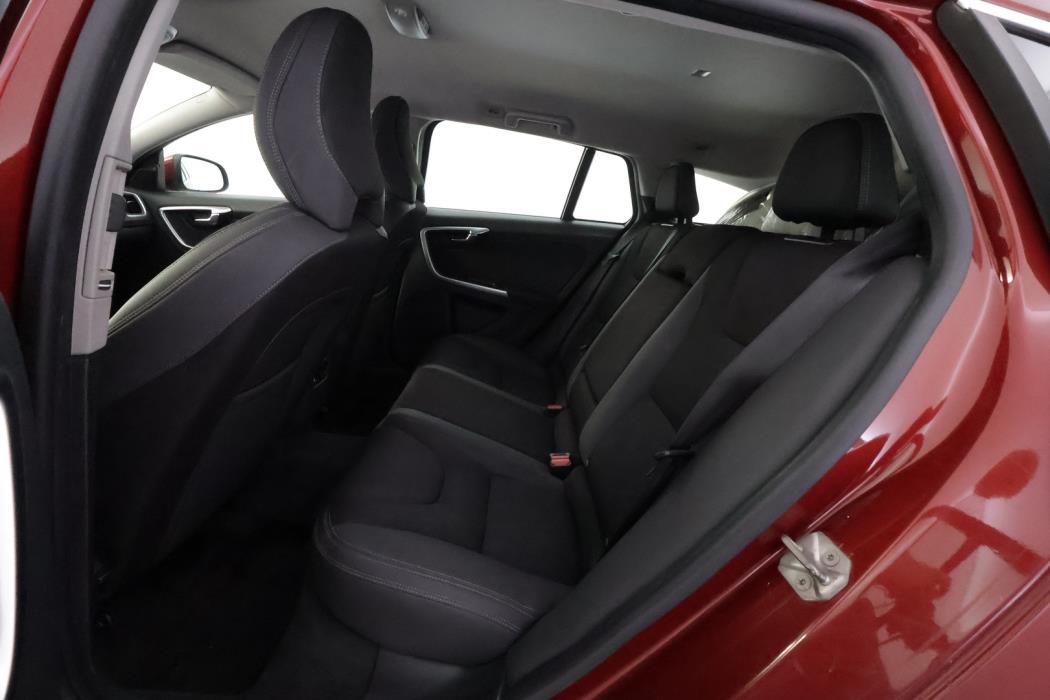 VOLVO V60 2015