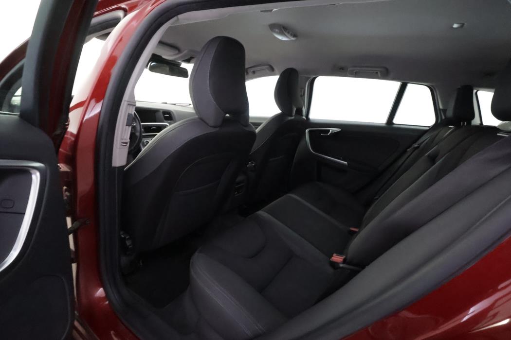 VOLVO V60 2015