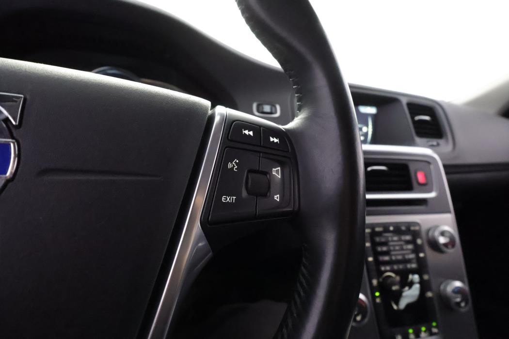 VOLVO V60 2015