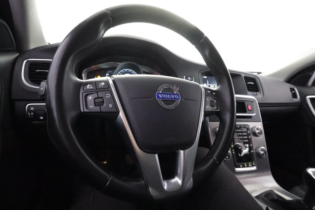 VOLVO V60 2015