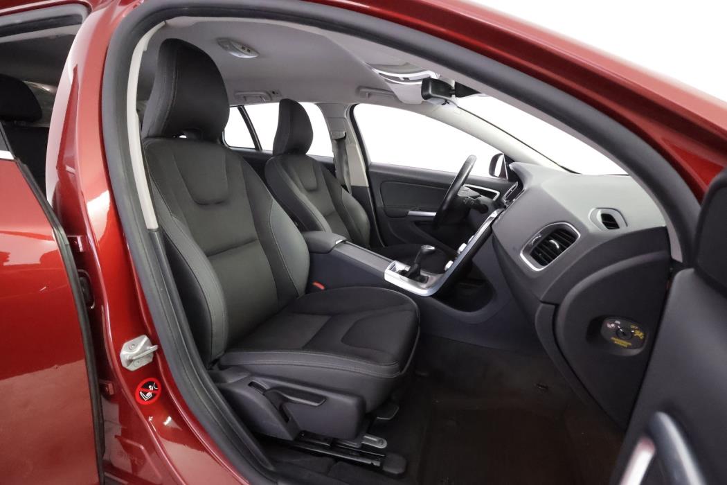 VOLVO V60 2015