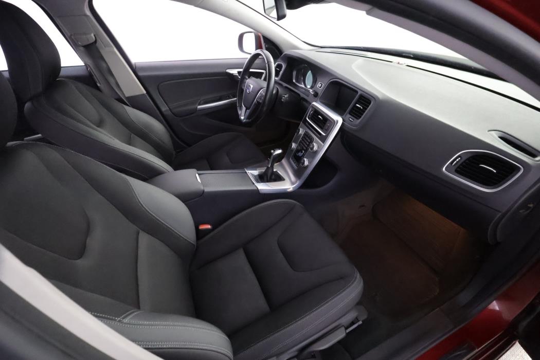 VOLVO V60 2015