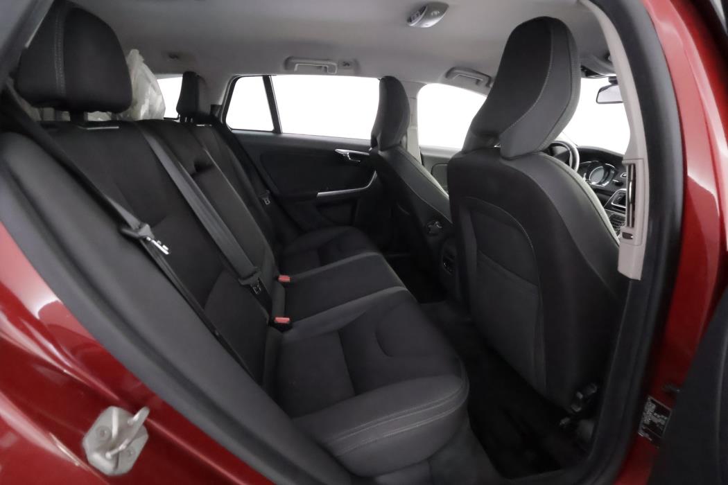 VOLVO V60 2015