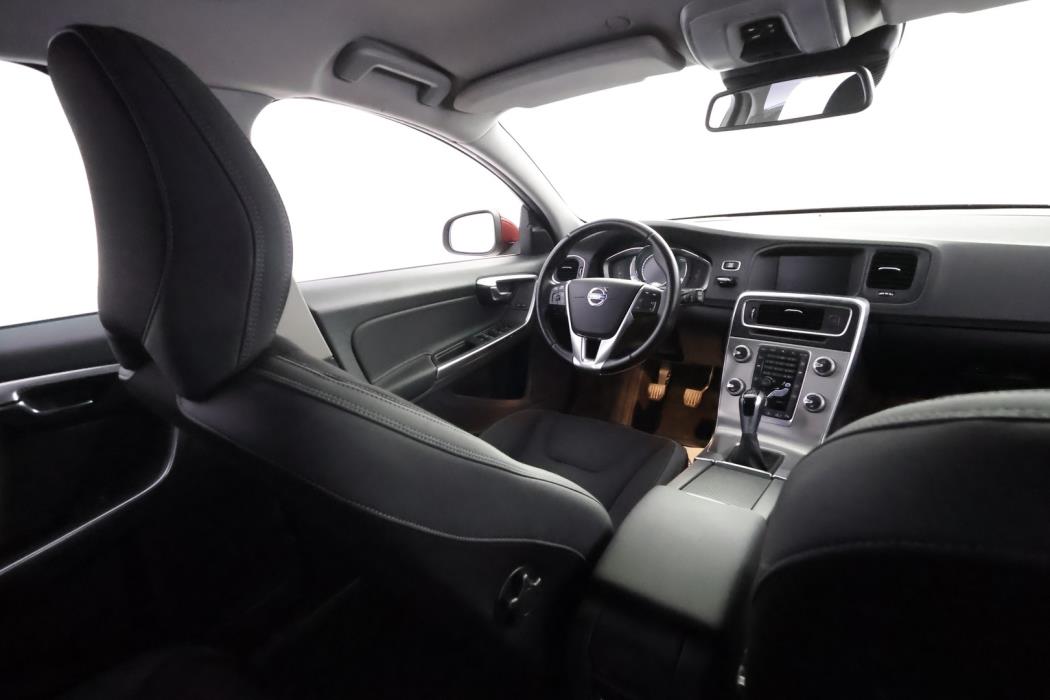 VOLVO V60 2015