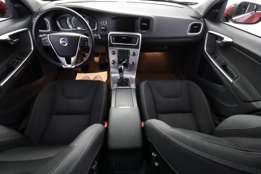VOLVO V60 2015