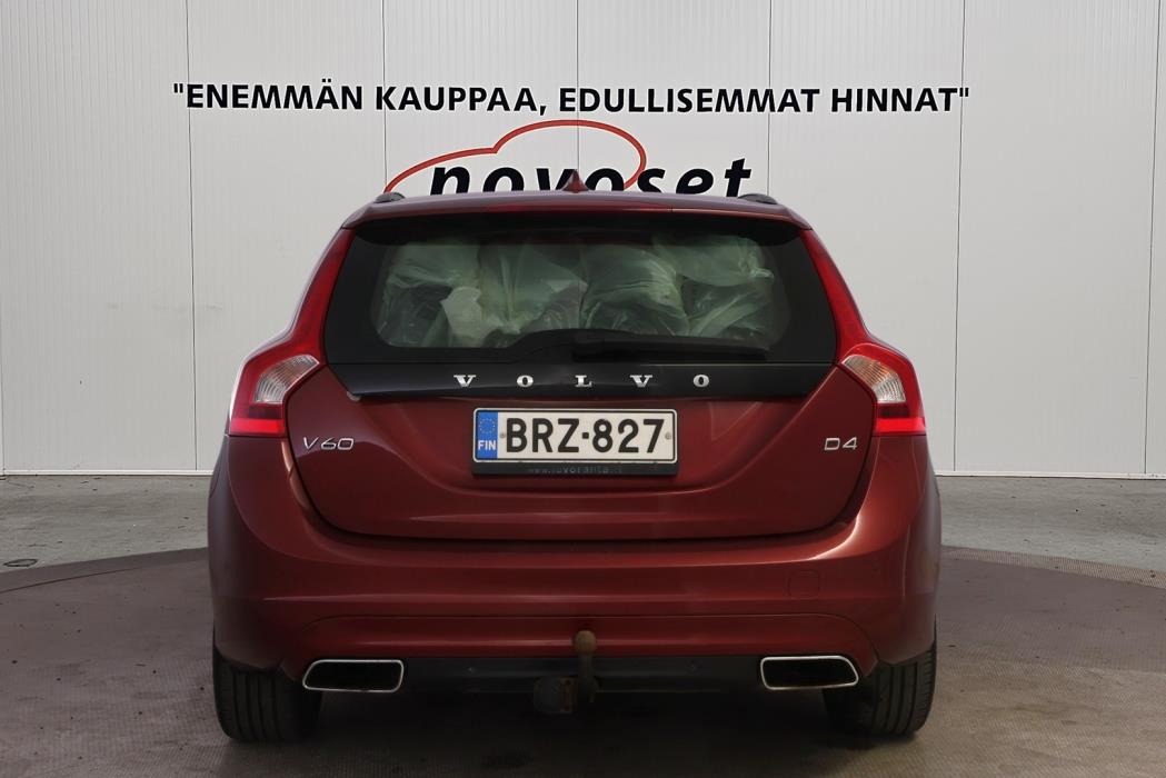 VOLVO V60 2015
