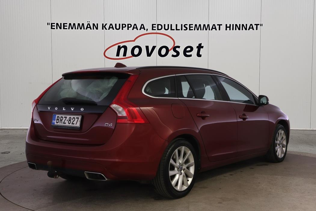 VOLVO V60 2015