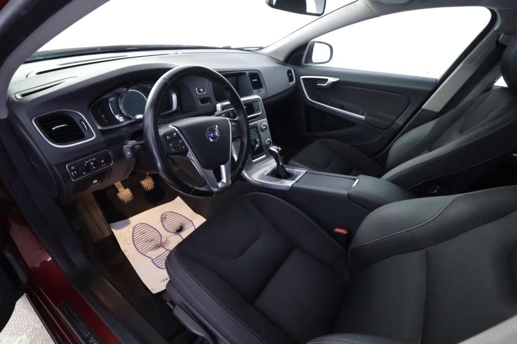 VOLVO V60 2015