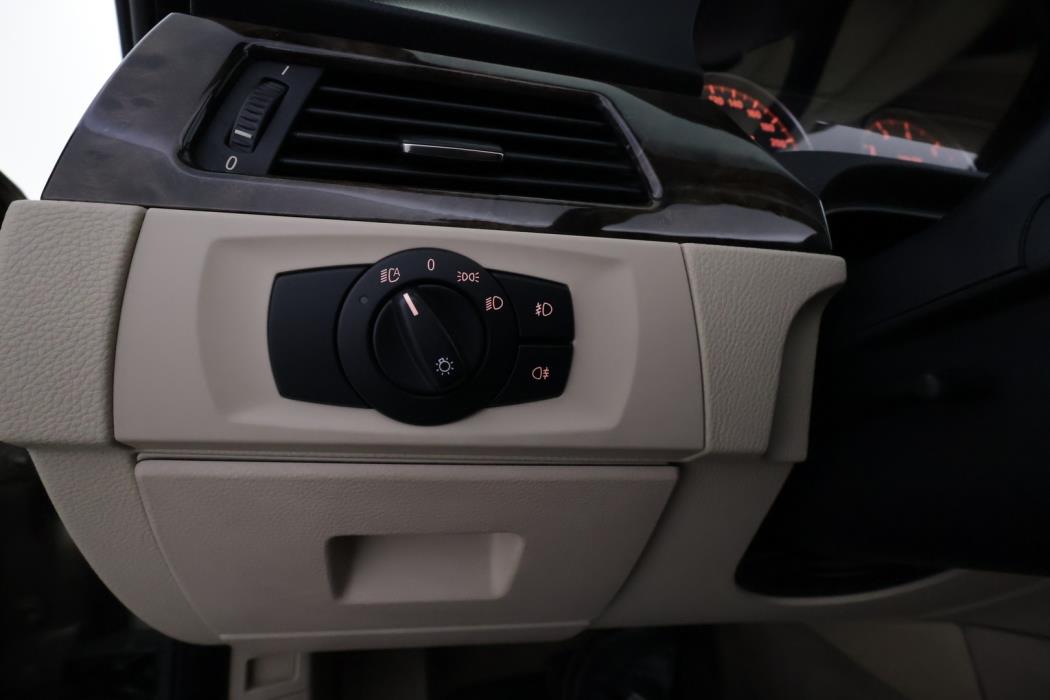 BMW 320 2008