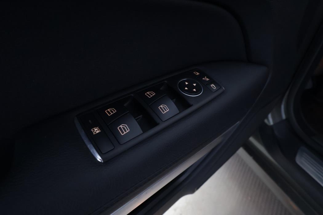 MERCEDES-BENZ E 2010