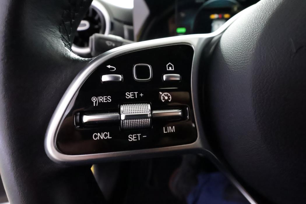 MERCEDES-BENZ A 2021
