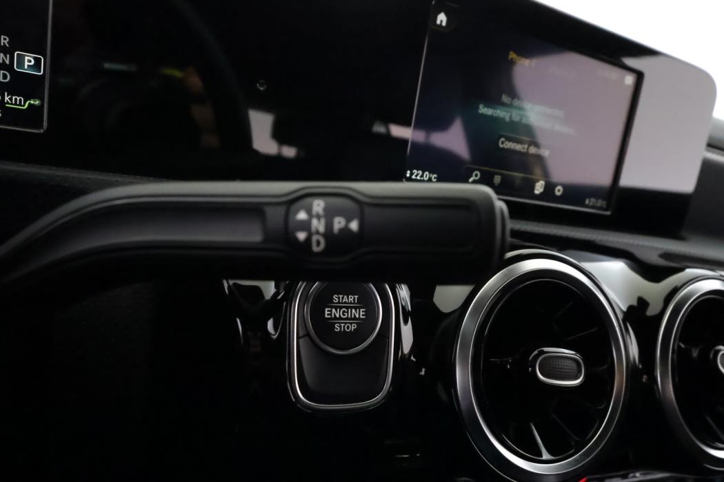 MERCEDES-BENZ A 2021