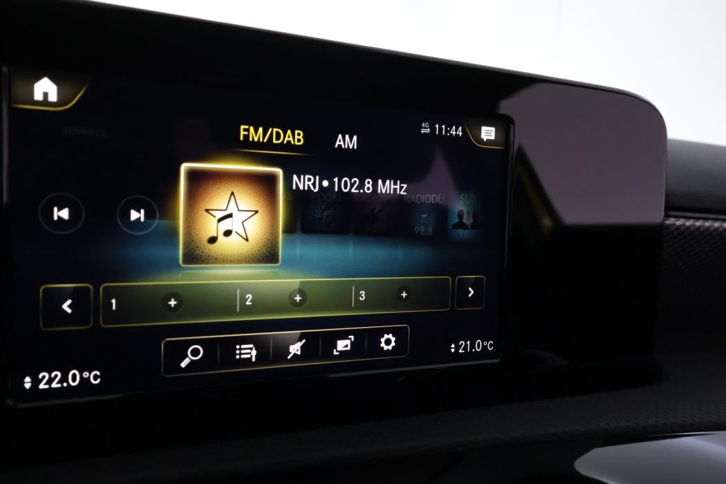 MERCEDES-BENZ A 2021