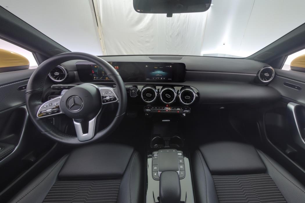 MERCEDES-BENZ A 2021