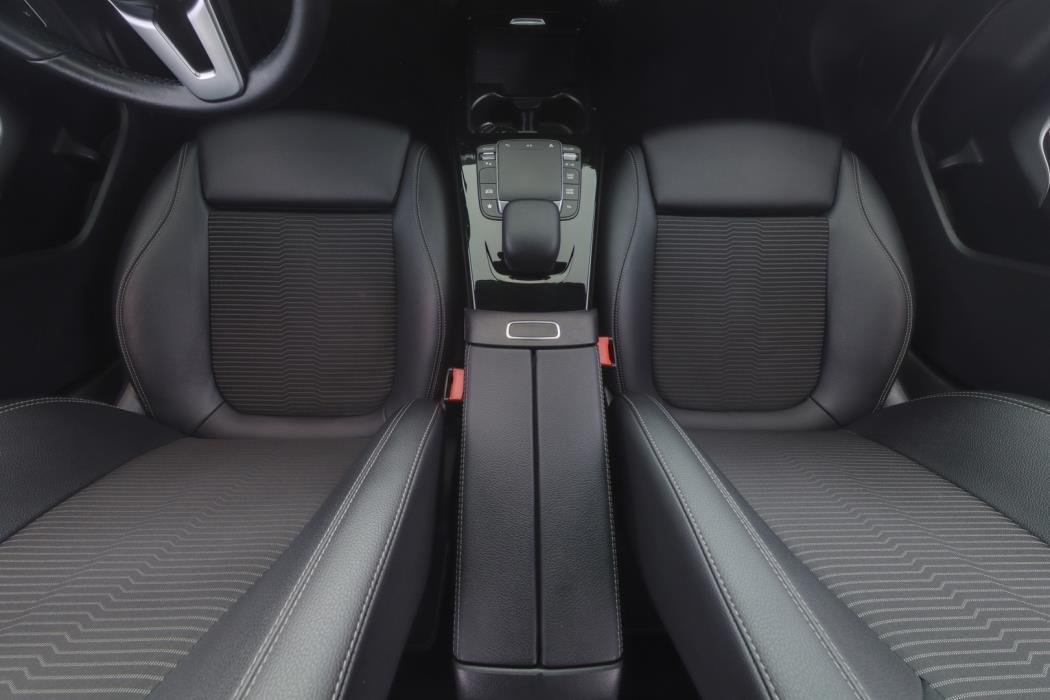 MERCEDES-BENZ A 2021
