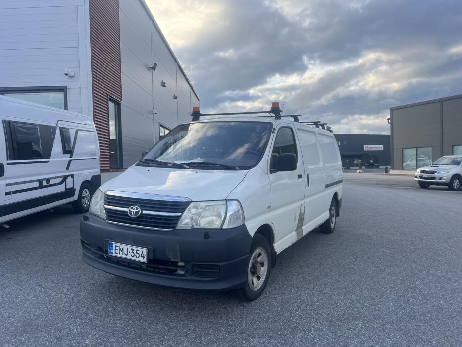 TOYOTA Hiace 2011
