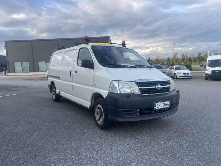 TOYOTA Hiace 2011