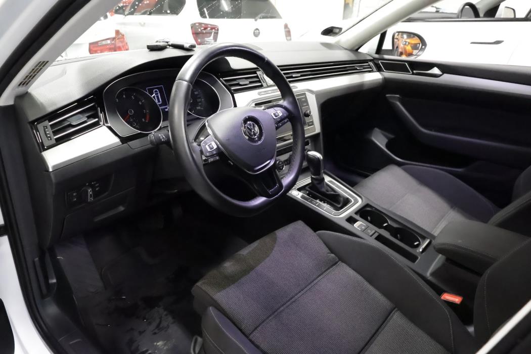 VOLKSWAGEN Passat 2018