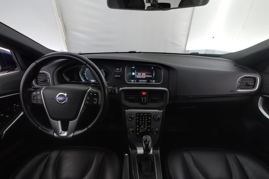 VOLVO V40 2015