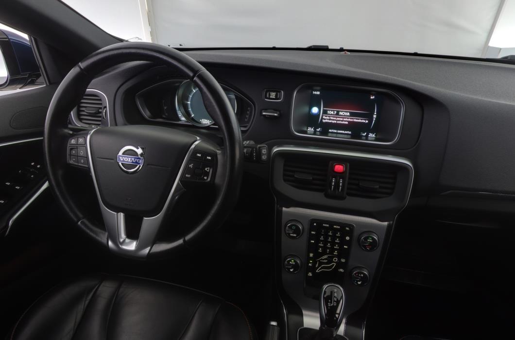 VOLVO V40 2015