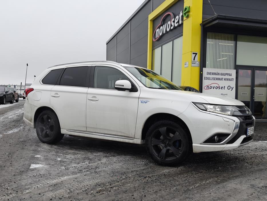 MITSUBISHI Outlander 2016