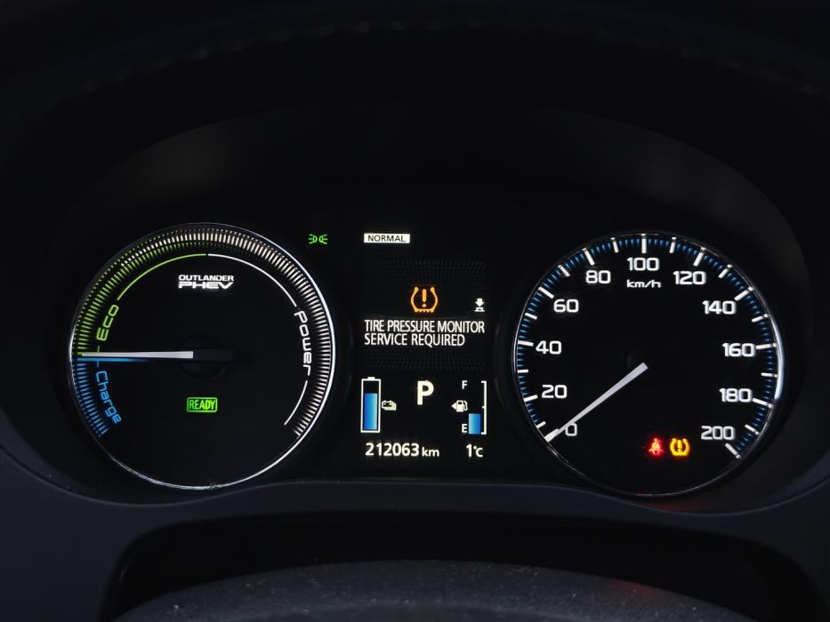 MITSUBISHI Outlander 2016