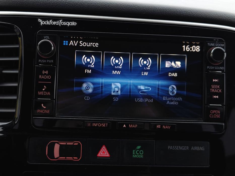 MITSUBISHI Outlander 2016