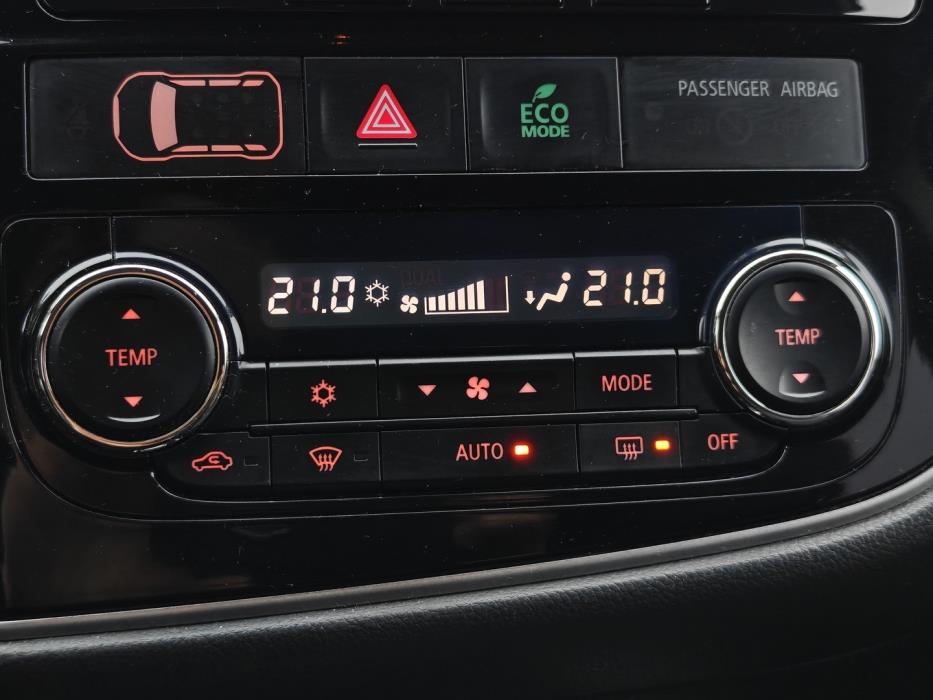 MITSUBISHI Outlander 2016