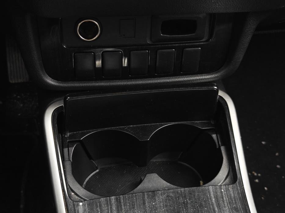 MITSUBISHI Outlander 2016