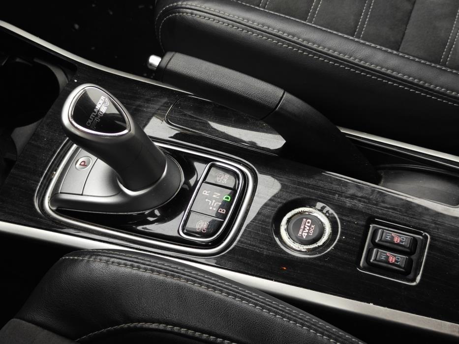 MITSUBISHI Outlander 2016