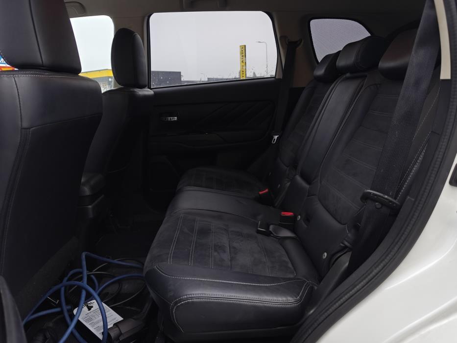 MITSUBISHI Outlander 2016