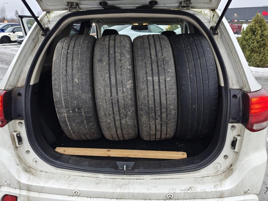 MITSUBISHI Outlander 2016