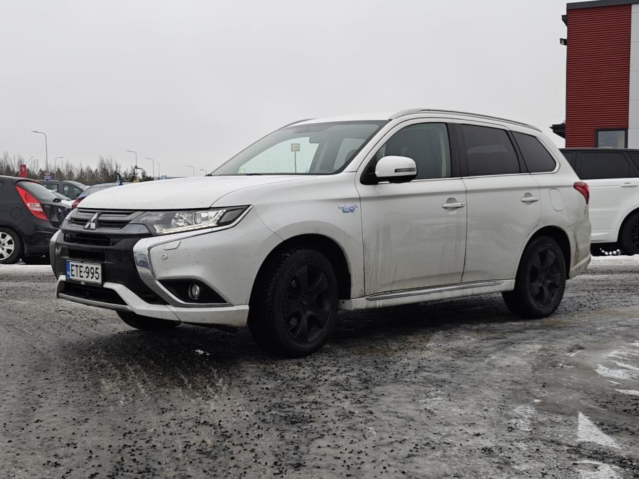 MITSUBISHI Outlander 2016