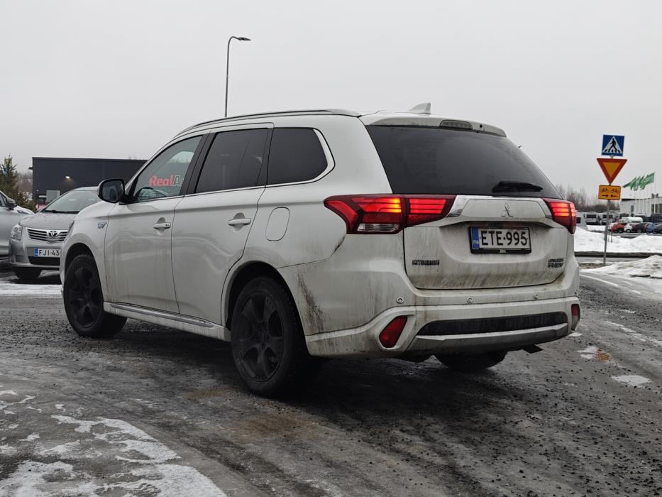 MITSUBISHI Outlander 2016