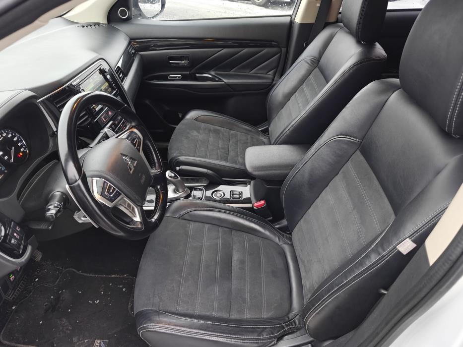 MITSUBISHI Outlander 2016