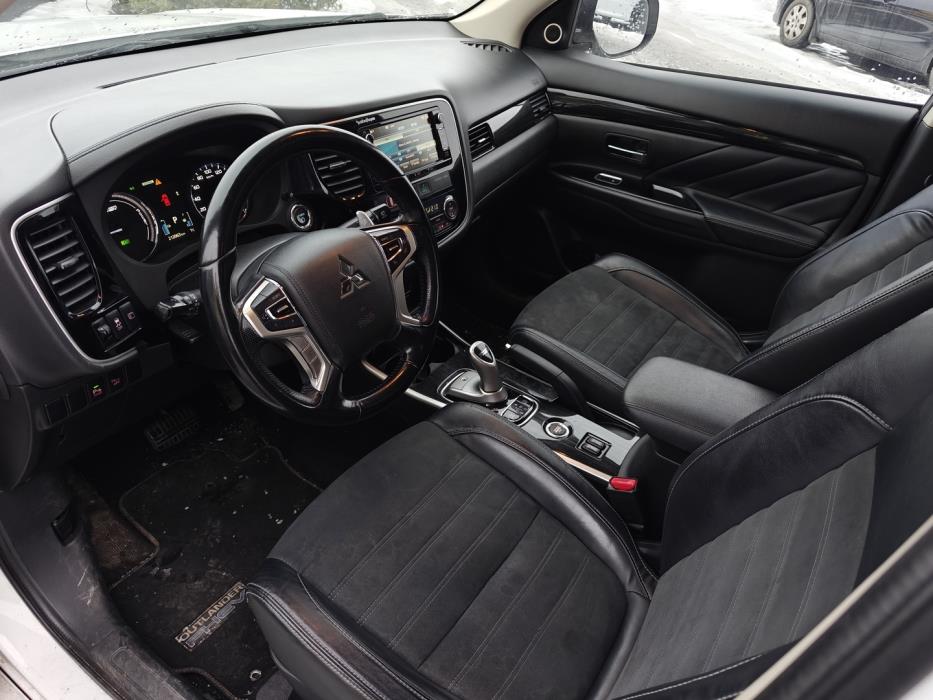 MITSUBISHI Outlander 2016