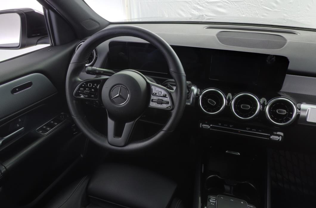 MERCEDES-BENZ GLB 2021