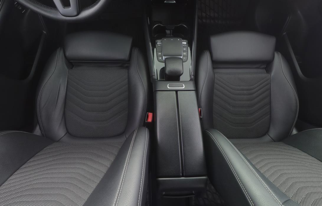 MERCEDES-BENZ GLB 2021