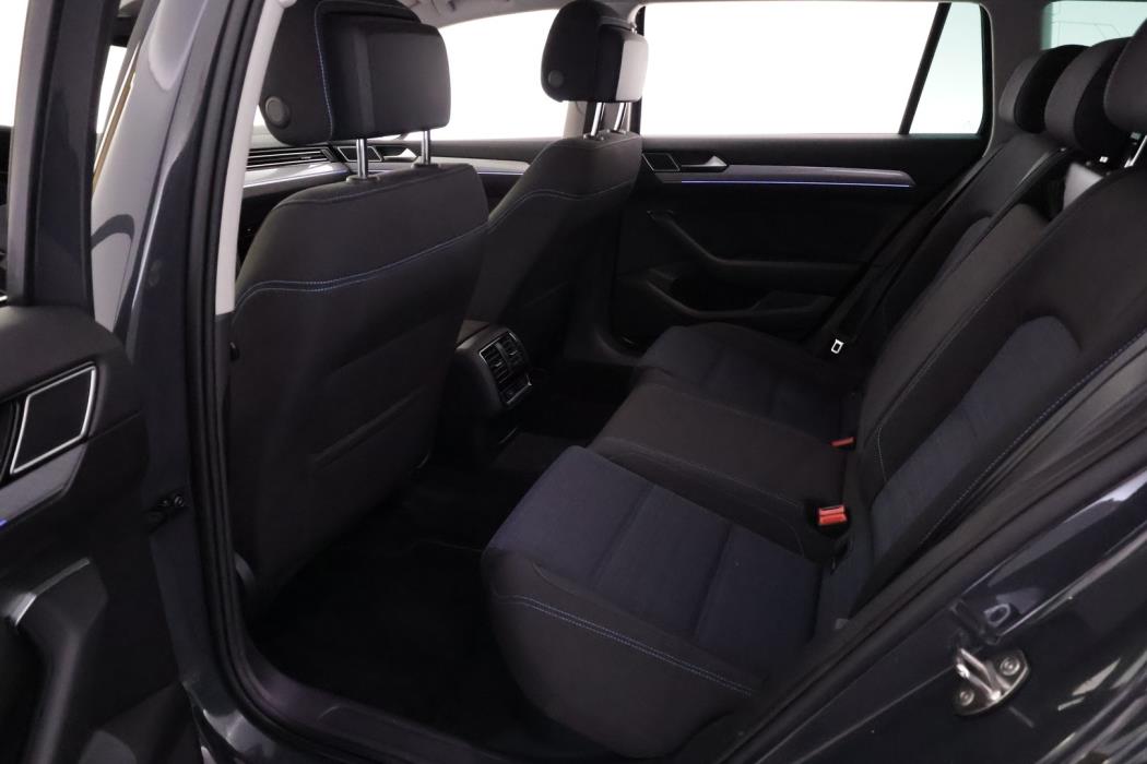 VOLKSWAGEN Passat 2021