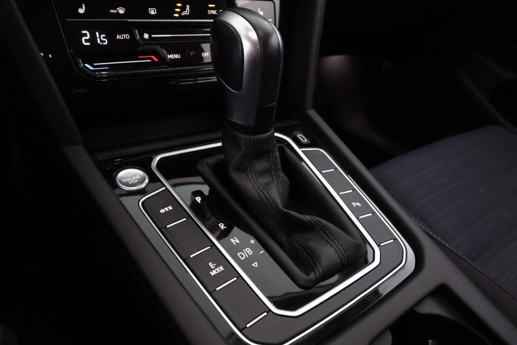 VOLKSWAGEN Passat 2021