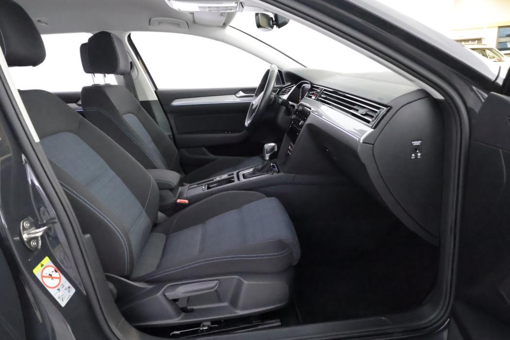 VOLKSWAGEN Passat 2021