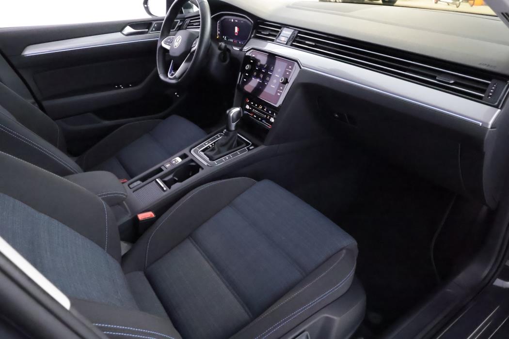 VOLKSWAGEN Passat 2021