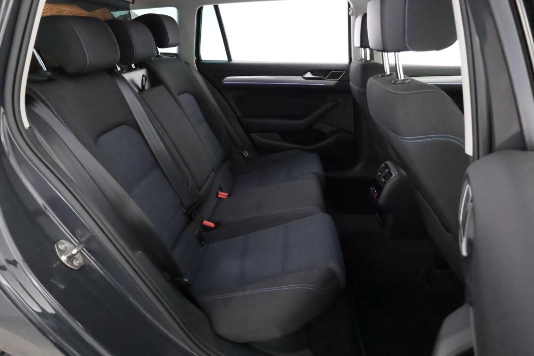 VOLKSWAGEN Passat 2021