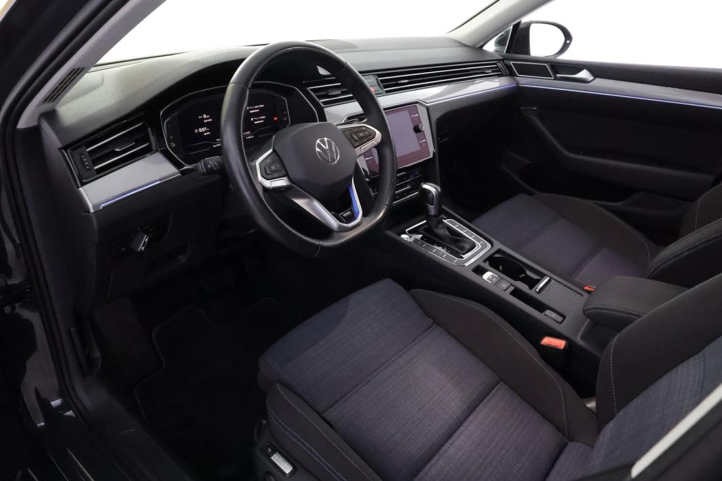 VOLKSWAGEN Passat 2021