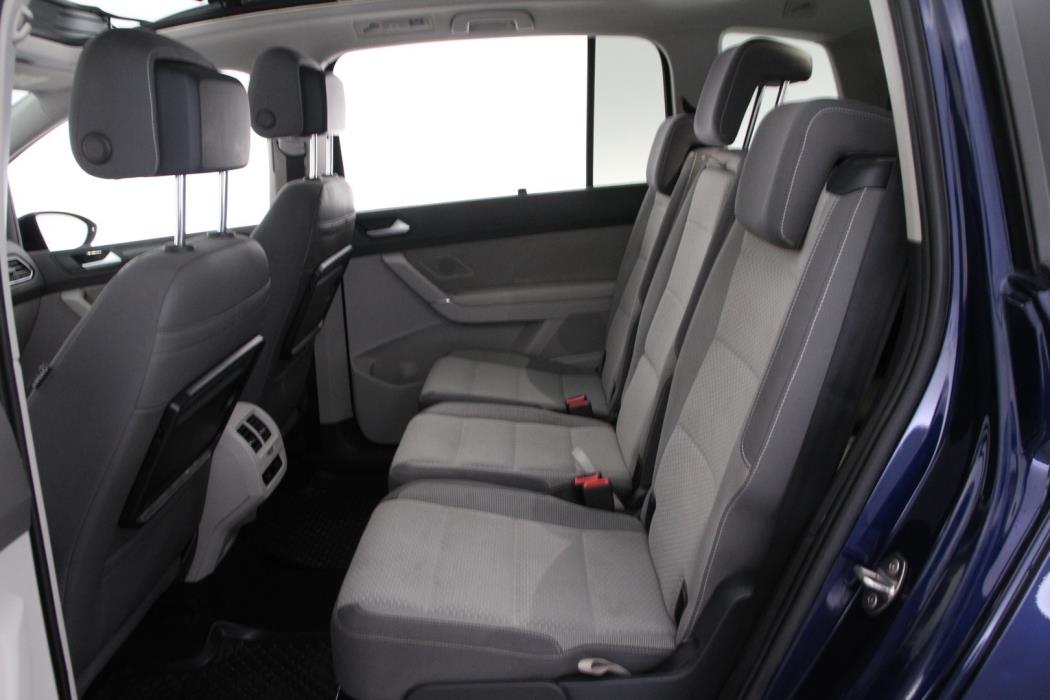 VOLKSWAGEN Touran 2016